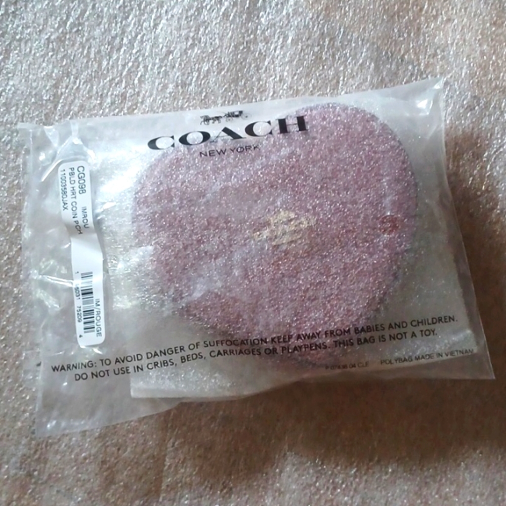 Coach Heart Coin Case NWT - Picture 6 of 8